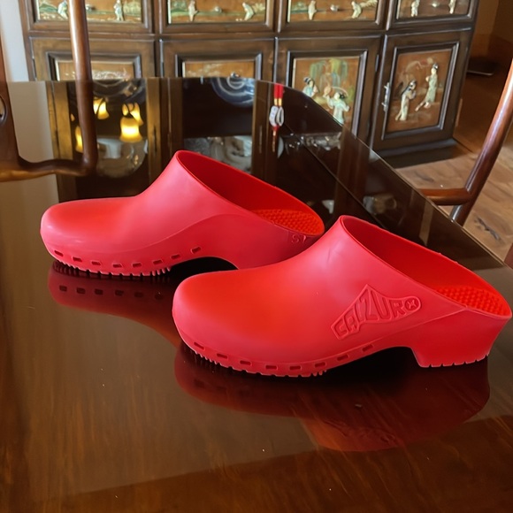 Calzuro Clogs - Picture 2 of 8
